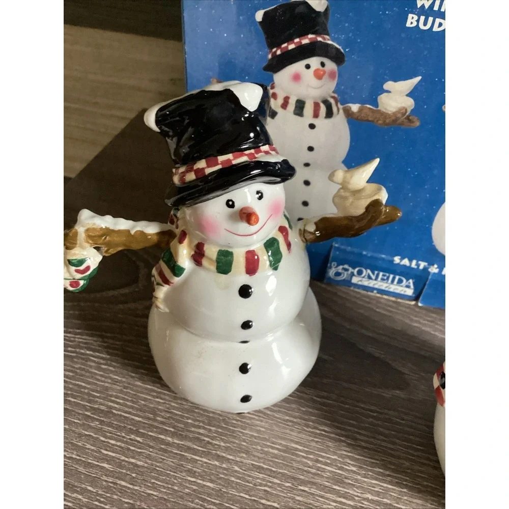 Oneida Kitchen Winter Buddies Salt & Pepper Shaker Set